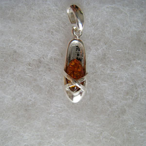 Pendentif ballerine - bijou ambre et argent