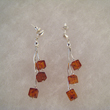 Boucles d'oreilles petits carrs pendants