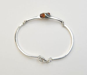 Bracelet petit tonneau - bijou ambre et argent