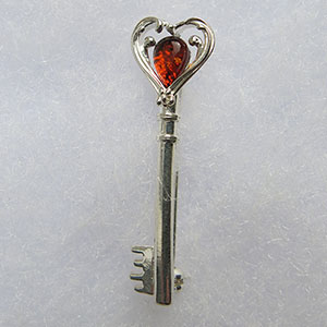 Broche cle coeur  - bijou ambre et argent