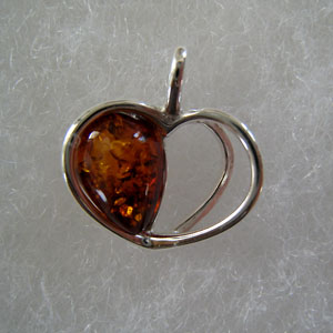 Pendentif petit coeur - bijou ambre et argent