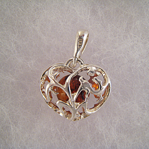 Pendentif coeur de lire - bijou ambre et argent