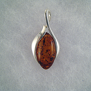 Pendentif singulier - bijou ambre et argent