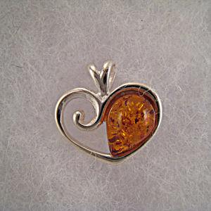 Pendentif coeur moiti d'ambre - bijou ambre et argent