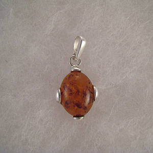 Pendentif boule d'ambre ovale  - bijou ambre et argent