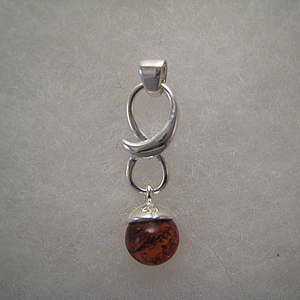 Pendentif boule suspendue - bijou ambre et argent