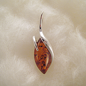 Pendentif ovale pointu - bijou ambre et argent