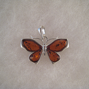 Pendentif papillon moderne - bijou ambre et argent