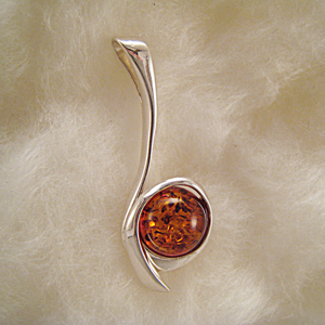 Pendentif perle incurve - bijou ambre et argent