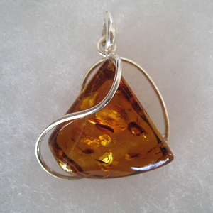 Pendentif triangle mode - bijou ambre et argent