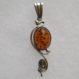 Pendentif style ancien ovale - bijou ambre et argent